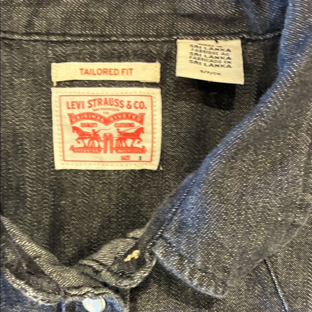 Women’s Levi's Black Denim Shirt with Snap Buttons. - Picture 3 of 7